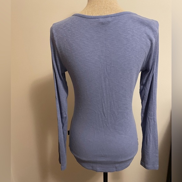 #110- EDDIE BAUER- Women's Everyday Thermal Henley size xs - Picture 2 of 5